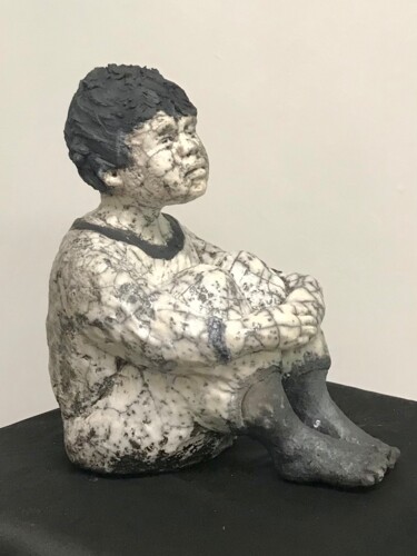 Скульптура под названием "Enfant afghan" - Sylvie Janssen, Подлинное произведение искусства, Терракота
