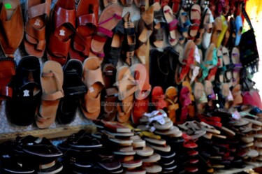 Photographie intitulée "Les babouches" par Sylvie Léandre, Œuvre d'art originale