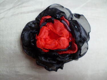 Design titled "Broche fleur "Diabl…" by Sylvie Moussier (La tête en fête), Original Artwork