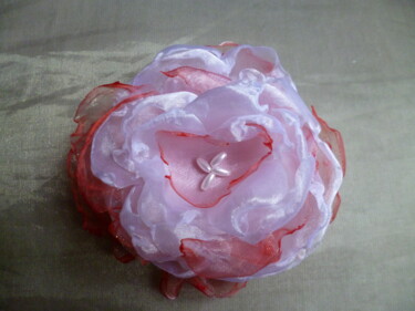 Design titled "Broche fleur "La Ma…" by Sylvie Moussier (La tête en fête), Original Artwork