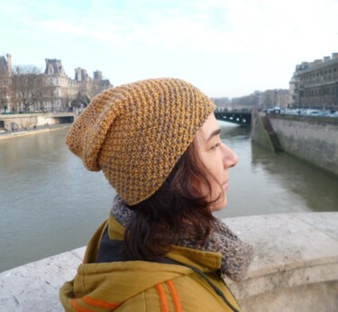 Design intitulée "Bonnet Beanie mouta…" par Sylvie Moussier (La tête en fête), Œuvre d'art originale, Chapeaux et casquettes