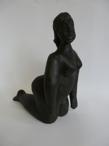 Sculpture titled "FILLE A GENOUX" by Sylviehebrard, Original Artwork, Terra cotta