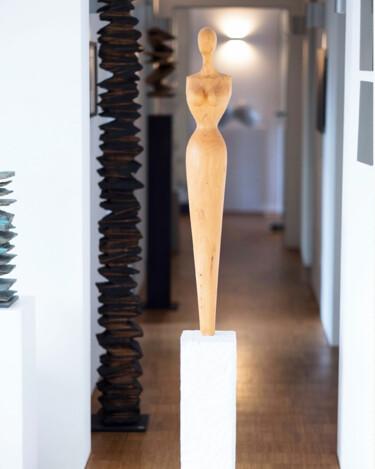 Скульптура под названием "Dame 2002" - Sylvio Eisl, Подлинное произведение искусства, Дерево