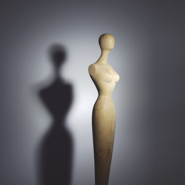 Скульптура под названием "dame" - Sylvio Eisl, Подлинное произведение искусства, Дерево