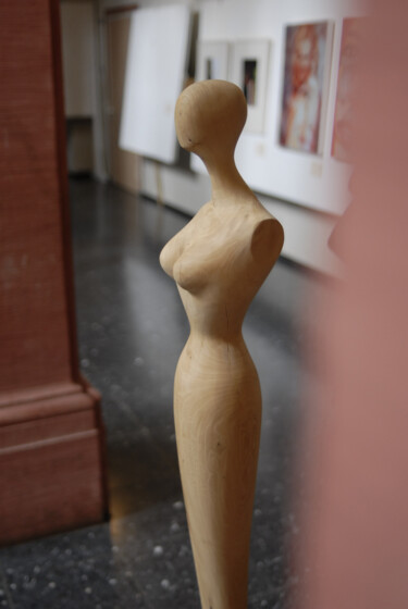 Sculpture titled "dame" by Sylvio Eisl, Original Artwork, Wood