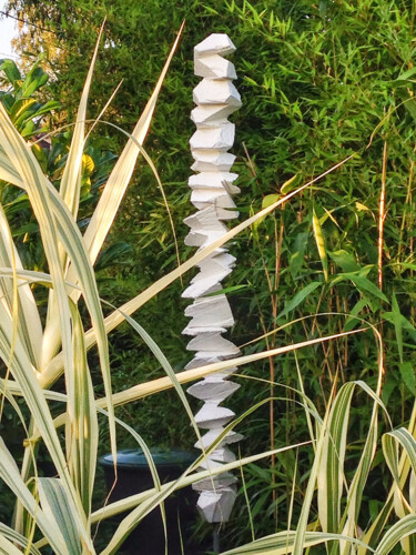 Skulptur mit dem Titel "kenji" von Sylvio Eisl, Original-Kunstwerk, Holz