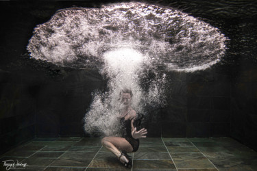 Photographie intitulée "Bombe aquatique" par Thierry Nikolaeff, Œuvre d'art originale, Photographie numérique