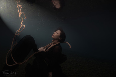 Photographie intitulée "A lumière des ténèb…" par Thierry Nikolaeff, Œuvre d'art originale, Photographie numérique
