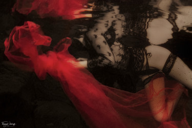 Photographie intitulée "Le Rouge et le Noir" par Thierry Nikolaeff, Œuvre d'art originale, Photographie numérique
