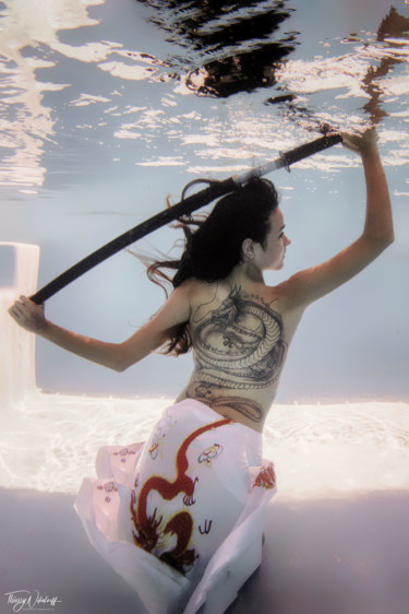 Photographie intitulée "Samouraï girl" par Thierry Nikolaeff, Œuvre d'art originale, Photographie numérique