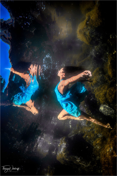 Photographie intitulée "BLUE ANGEL" par Thierry Nikolaeff, Œuvre d'art originale, Photographie numérique