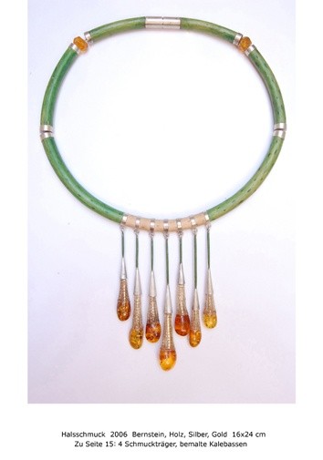 Escultura intitulada "necklace amber" por Tabea Wimmer, Obras de arte originais