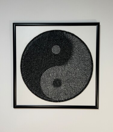 Textile Art titled "Ying Yang" by Tabloucufire, Original Artwork, String Art Mounted on Wood Stretcher frame
