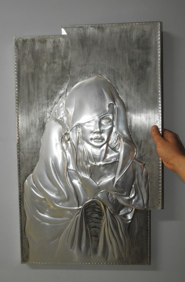 Sculptuur getiteld "Woman in Prayer" door Mihai Tanasescu, Origineel Kunstwerk, Aluminium