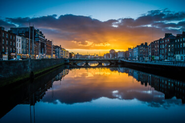 Fotografia zatytułowany „Sunset in Dublin” autorstwa Tania Leocadio, Oryginalna praca, Fotografia cyfrowa