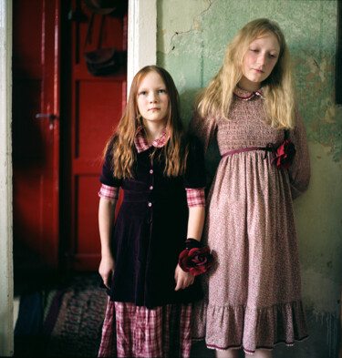 Fotografie mit dem Titel "Two girls" von Tania Serket, Original-Kunstwerk, Analog Fotografie