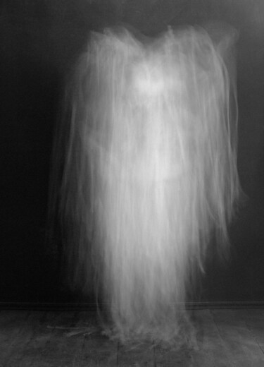 Fotografie mit dem Titel "My little ghost" von Tania Serket, Original-Kunstwerk, Analog Fotografie