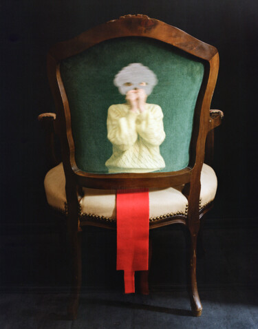 Fotografie mit dem Titel "Favorite armchair" von Tania Serket, Original-Kunstwerk, Analog Fotografie