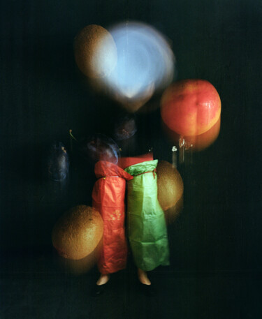 Fotografie mit dem Titel "Juggler" von Tania Serket, Original-Kunstwerk, Analog Fotografie