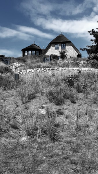 Fotografie mit dem Titel "house in the dunes" von Tanja Niegsch, Original-Kunstwerk, Digitale Fotografie