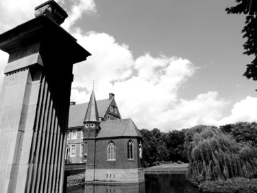 Fotografie mit dem Titel "moated castle" von Tanja Niegsch, Original-Kunstwerk, Digitale Fotografie