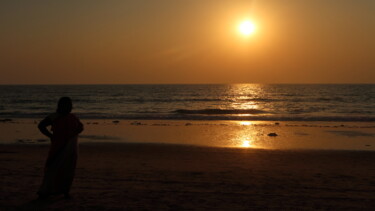 Photography titled "Staring at the Suns…" by Tati Roliveira, Original Artwork, Non Manipulated Photography