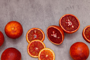 Fotografie mit dem Titel "Red oranges." von Tatiana Bakumenko & Nikita Kozhemiakin, Original-Kunstwerk, Nicht bearbeitete Fo…