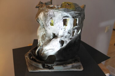 Скульптура под названием "Terrifying Petersbu…" - Tatiana Efremova, Подлинное произведение искусства, Керамика