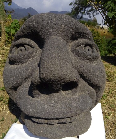 Sculpture titled "Eres más hermosa al…" by Teófilo Reyes, Original Artwork, Stone