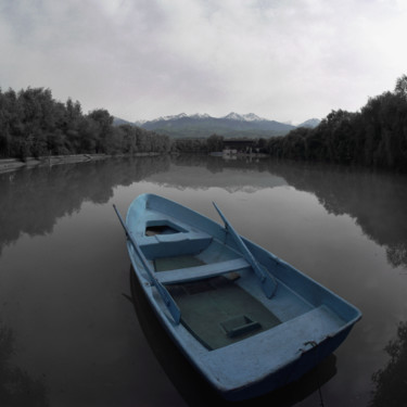 Photographie intitulée "Blue Boat" par Tudor Gafton, Œuvre d'art originale, Photographie argentique
