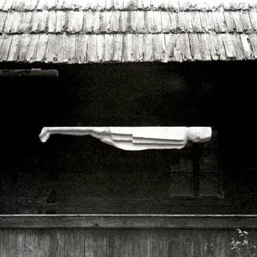 Fotografie mit dem Titel "Levitation" von Tudor Gafton, Original-Kunstwerk, Analog Fotografie