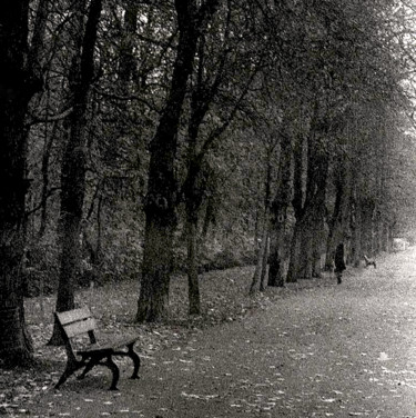 Photographie intitulée "Lonely" par Tudor Gafton, Œuvre d'art originale, Photographie argentique