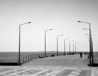 Photographie intitulée "Midday Midway" par Tudor Gafton, Œuvre d'art originale, Photographie argentique