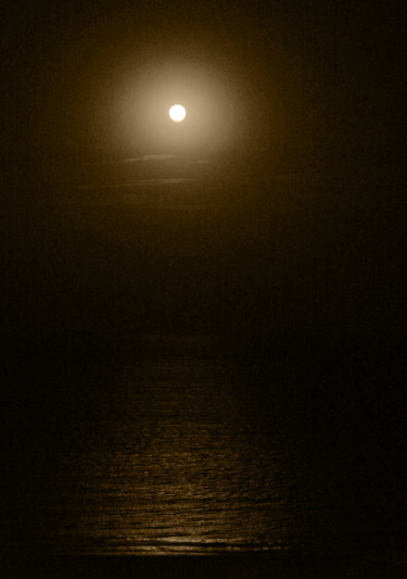 Photography titled "Full moon" by Tudor Gafton, Original Artwork, Digital Photography