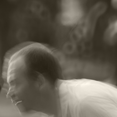 Photographie intitulée "Petanque player 3" par Tudor Gafton, Œuvre d'art originale, Photographie numérique