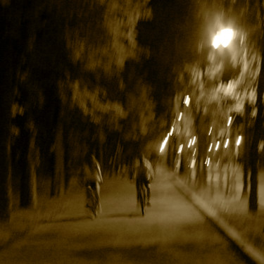 Photographie intitulée "Cyclists 1" par Tudor Gafton, Œuvre d'art originale, Photographie numérique