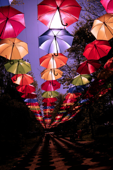 Photographie intitulée "Umbrellas" par Tudor Gafton, Œuvre d'art originale, Photographie numérique