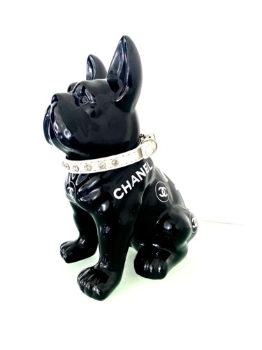 Scultura intitolato "Chanel’dog" da The Kri$$$, Opera d'arte originale, Acrilico