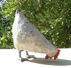 Sculpture titled "poule-papier" by Thérèse Brandeau, Original Artwork, Paper