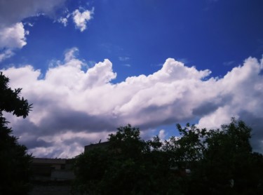 Magical Clouds Photographie intitulée "Magical Clouds" par Munish Mehra, Œuvre d'art originale, Photographie argentique