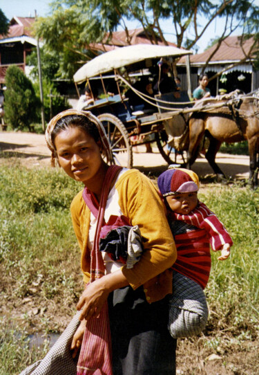 Photographie intitulée "Myanmar (portrait)" par Thierry Angot, Œuvre d'art originale