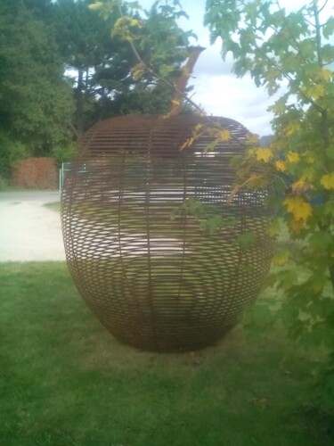Sculpture titled "Big Apple" by Thierry Lecoq, Original Artwork, Metals