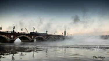 Fotografie getiteld "Pont de Pierre" door Thierry Magliulo (Th.Mag), Origineel Kunstwerk