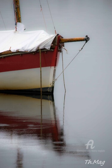 Photographie intitulée "Seul sous la pluie…" par Thierry Magliulo (Th.Mag), Œuvre d'art originale