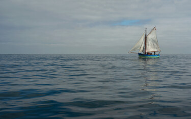 Photographie intitulée "Carantec, le bateau…" par Thierry Martin, Œuvre d'art originale, Photographie numérique