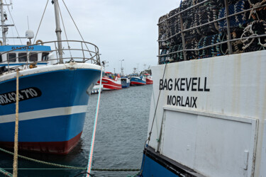 Photographie intitulée "Roscoff le port." par Thierry Martin, Œuvre d'art originale, Photographie numérique