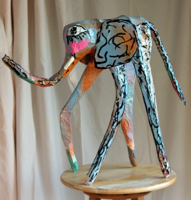 Скульптура под названием "Pachyderme" - Thierry Moutte, Подлинное произведение искусства, Бумага