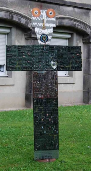 Sculpture intitulée "Totem informatique" par Thierry Roy, Œuvre d'art originale