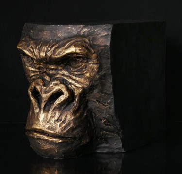 Sculpture titled "Gorille furieux" by Thomas Boury, Original Artwork, Ceramics