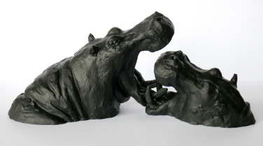 Scultura intitolato "Combat d'hippopotam…" da Thomas Boury, Opera d'arte originale, Ceramica